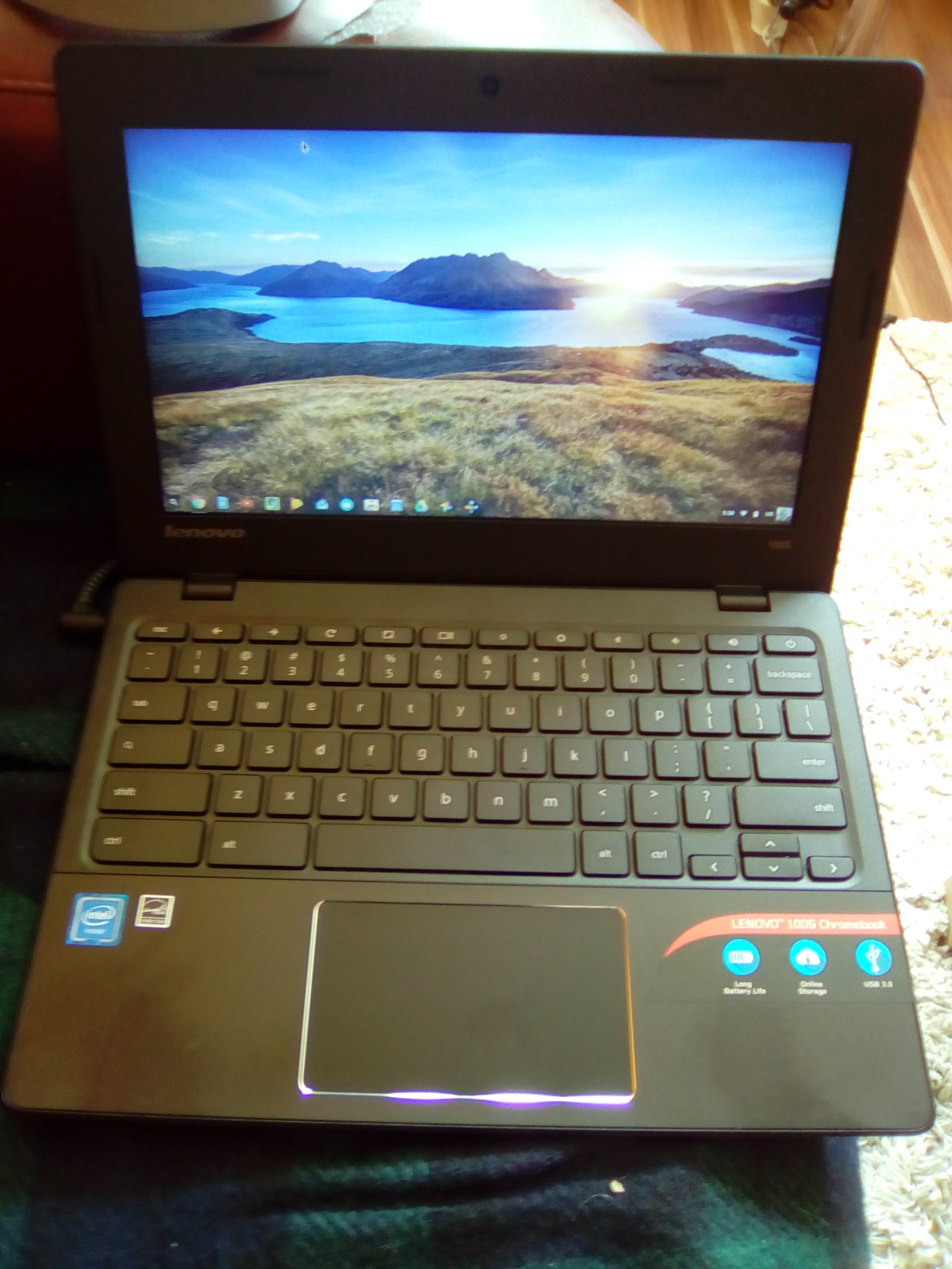 Reading with my new Lenovo IdeaPad 100S Chromebook