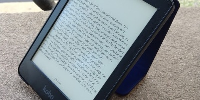 The Kobo Clara HD's backlit screen is equally suitable for reading indoors or in natural sunlight.